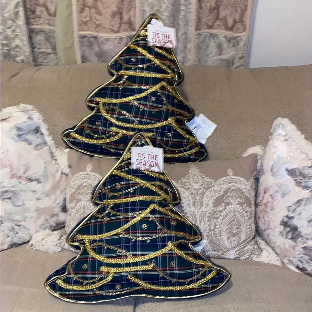 ❤️💛🎄💙💚NWT Plaid Embroidered Christmas Tree Pillow Set